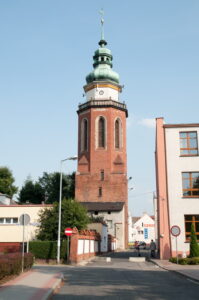 Syców. Baszta, gotycka dzwonnica kościoła parafialnego.