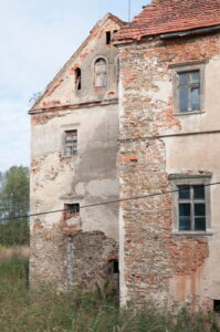 Stoszów. Ruiny dworu z XVI wieku.