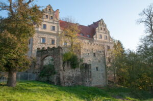 Gola Dzierżoniowska. Renesansowy zamek z XVI wieku.