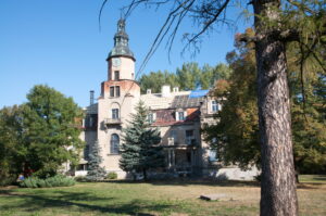 Pustków Żurawski. Pałac z XIX wieku.