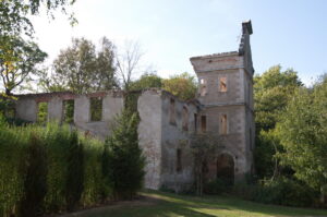 Maniów Wielki. Ruiny pałacu z XIX.