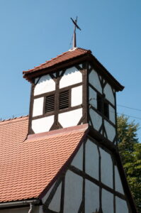 Jurcz. Kościół murowano-szachulcowy z początku XVIII wieku.