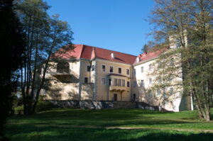 Trzebieszowice. Pałac z XVI wieku - Zamek na Skale.
