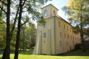Trzebieszowice. Pałac z XVI wieku - Zamek na Skale.