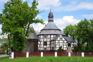 Pawłów Trzebnicki. Kościół szachulcowy z początku XVIII wieku.
