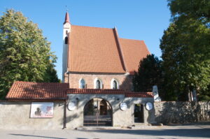 Wierzbice. Gotycki kościół z XV wieku.