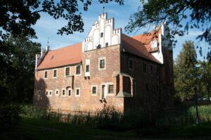 Wojnowice. Wodny zamek z XVI wieku.